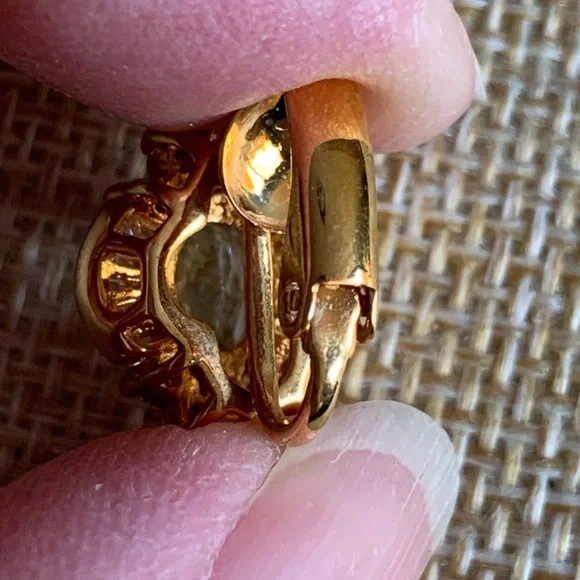 High quality vintage aquamarine and crystal clip on earrings. - Picture 4 of 9